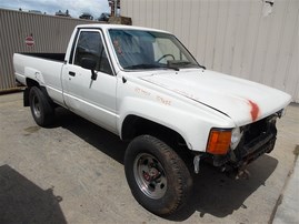 1985 TOYOTA PICK UP LONG BED WHITE 4WD EFI 22RE AT Z19632